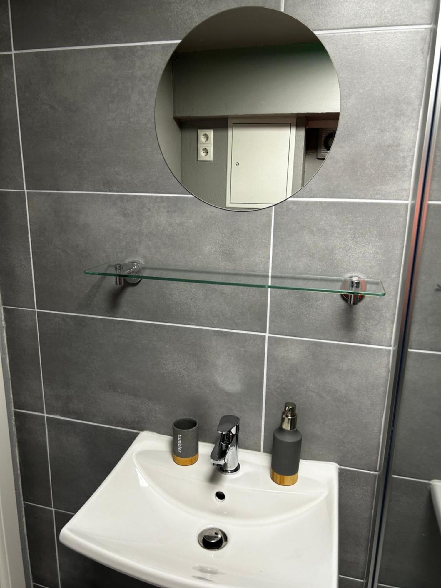 Guidos Place Souterrain Apartment Weissenthurm Dış mekan fotoğraf